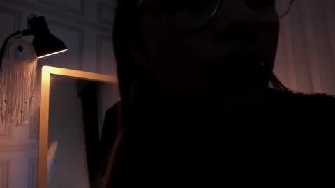 doll_isa_ online show from September 2025 07:13:02 PM