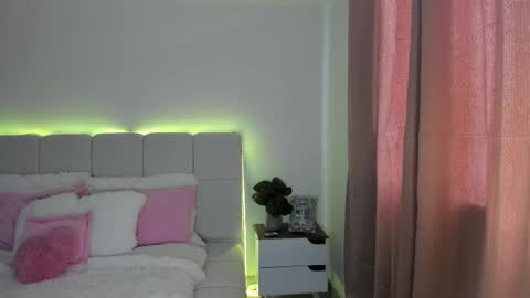 Snapshot of doll_oriana chatting on February 2026 08:03:02 PM doll_oriana online show from February 2026 08:03:02 PM