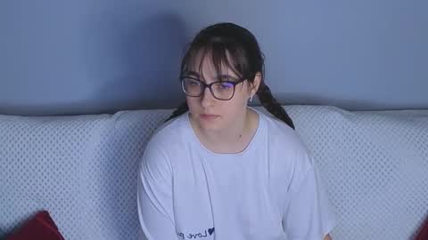 Tessa online show from November 2025 04:07:02 PM