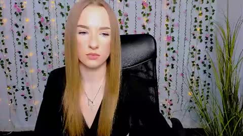 Snapshot of doll_vey chatting on March 2025 03:39:01 PM doll_vey online show from March 2025 03:39:01 PM