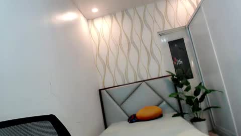 Snapshot of dollinheat chatting on October 2025 08:53:02 PM Make me Happy online show from October 2025 08:53:02 PM