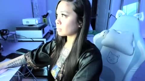 Snapshot of dolllface chatting on April 2026 04:43:01 AM DOLLLFACE online show from April 2026 04:43:01 AM