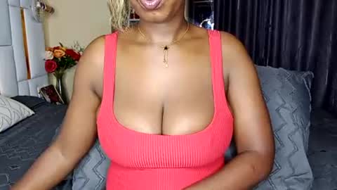 Snapshot of dolllux_gee chatting on July 2026 05:44:02 AM Gee Independent Model EATUTC3 11PM-3AM 2AM-6AM online show from July 2026 05:44:02 AM
