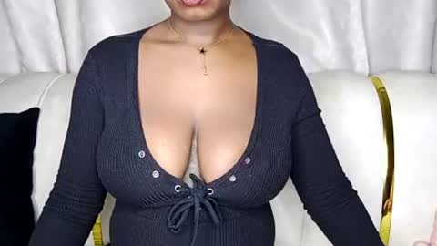 Snapshot of dolllux_gee chatting on July 2026 12:14:02 AM Gee Independent Model EATUTC3 11PM-3AM 2AM-6AM online show from July 2026 12:14:02 AM