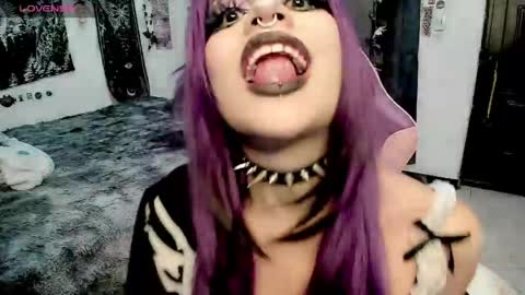 dolly_bones online show from June 2026 07:45:02 AM