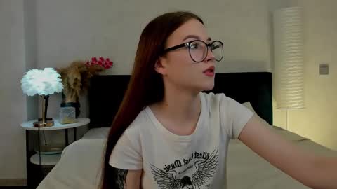 Snapshot of dolly_gleam chatting on September 2025 02:26:01 AM Dolly online show from September 2025 02:26:01 AM