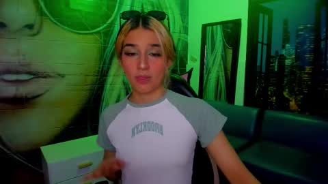 Snapshot of dolly_pocket chatting on March 2026 09:18:02 PM Dolly pocket online show from March 2026 09:18:02 PM