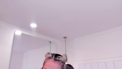 dolly walker online show from May 2026 02:27:02 AM