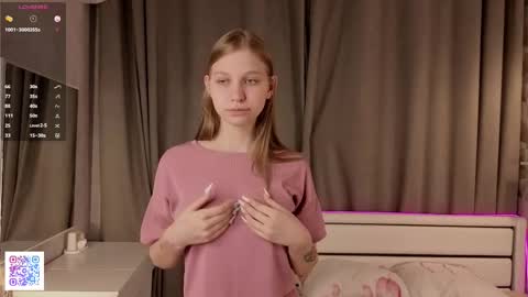 Snapshot of dollyburruss chatting on October 2025 06:13:02 PM Emilia online show from October 2025 06:13:02 PM