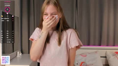 Snapshot of dollyburruss chatting on November 2025 04:04:01 AM Emilia online show from November 2025 04:04:01 AM