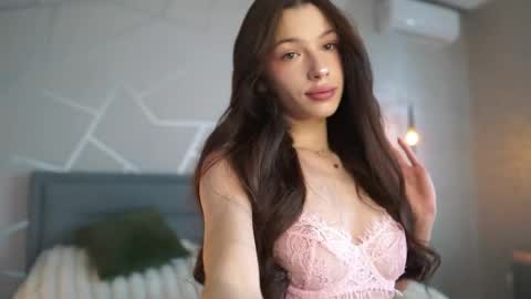 Snapshot of dollyvela chatting on April 2026 12:44:02 PM Dolly online show from April 2026 12:44:02 PM