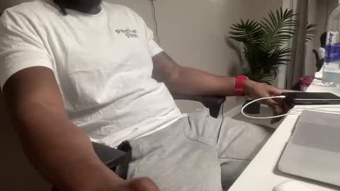 Dolo online show from November 2025 08:09:01 PM