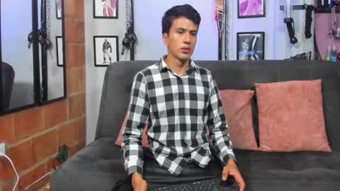 Snapshot of dom2travelers_sm chatting on February 2025 11:49:01 AM Diego Castell online show from February 2025 11:49:01 AM