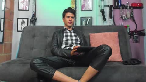 Snapshot of dom2travelers_sm chatting on February 2025 02:54:02 PM Diego Castell online show from February 2025 02:54:02 PM