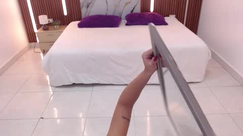 Snapshot of domenica_west chatting on September 2025 12:05:01 PM domenica online show from September 2025 12:05:01 PM