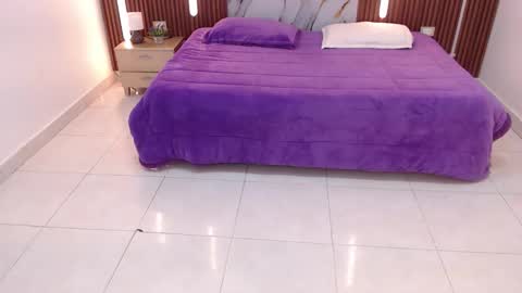 Snapshot of domenica_west chatting on September 2025 12:05:01 PM domenica online show from September 2025 12:05:01 PM