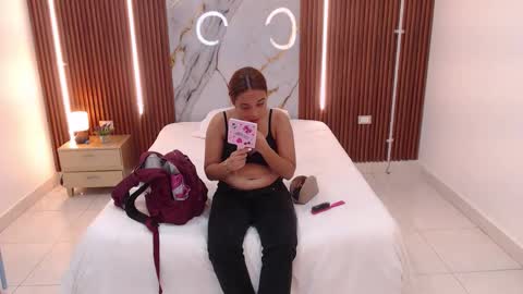 Snapshot of domenica_west chatting on September 2025 12:17:02 PM domenica online show from September 2025 12:17:02 PM