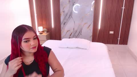 Snapshot of domenica_west chatting on October 2025 01:00:01 PM domenica online show from October 2025 01:00:01 PM