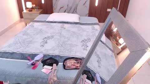 Snapshot of domenica_west chatting on October 2025 12:15:01 PM domenica online show from October 2025 12:15:01 PM