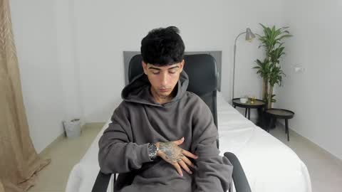 Snapshot of domi_master chatting on February 2025 01:43:01 AM MASTER online show from February 2025 01:43:01 AM