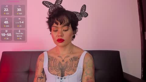 domiino_ online show from October 2025 11:32:02 AM