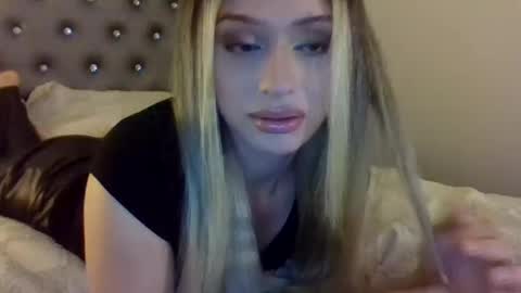 Snapshot of dominabrat chatting on November 2025 06:03:01 AM Marissa Rae online show from November 2025 06:03:01 AM