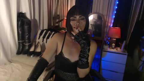 Snapshot of dominantrix_diannaxxx chatting on December 2024 07:32:01 PM diana online show from December 2024 07:32:01 PM
