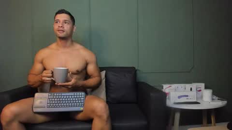 Snapshot of dominc_berry chatting on March 2026 12:01:02 PM Dominc berry online show from March 2026 12:01:02 PM