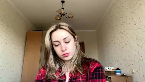 Mia online show from April 2026 09:45:02 AM