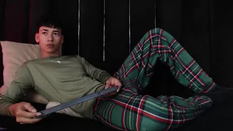 Dominic online show from November 2025 08:40:01 PM