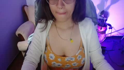 Snapshot of dominica3 chatting on April 2026 07:39:02 PM online show from April 2026 07:39:02 PM