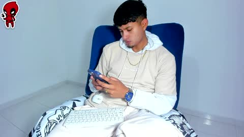 Snapshot of dominick_king chatting on April 2026 02:44:01 AM Dominic online show from April 2026 02:44:01 AM