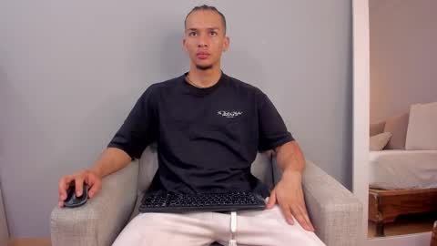 Dominick Star online show from November 2025 04:00:01 AM