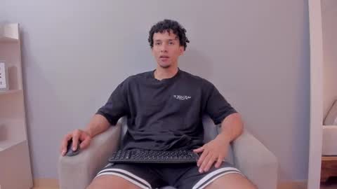 Dominick Star online show from December 2025 05:01:02 AM