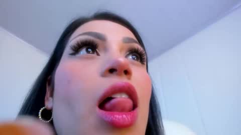 Snapshot of dominique_21x chatting on October 2025 12:33:01 AM DOMINIC online show from October 2025 12:33:01 AM