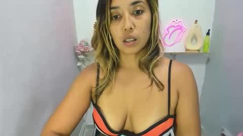 dona_tella online show from April 2026 06:10:01 PM