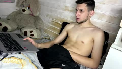 Stephanie and online show from April 2026 04:15:02 PM