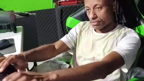 Snapshot of dondiego5511 chatting on April 2026 10:34:01 PM dondiego5511 online show from April 2026 10:34:01 PM