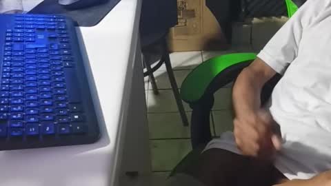 Snapshot of dondiego5511 chatting on April 2026 09:17:01 PM dondiego5511 online show from April 2026 09:17:01 PM