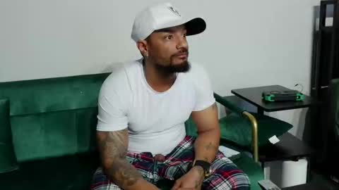 Snapshot of dong_masterson chatting on March 2026 06:27:02 PM Gifted online show from March 2026 06:27:02 PM