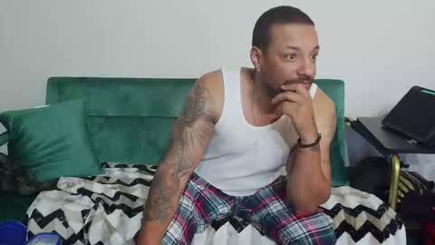 Snapshot of dong_masterson chatting on April 2026 10:37:02 PM Gifted online show from April 2026 10:37:02 PM