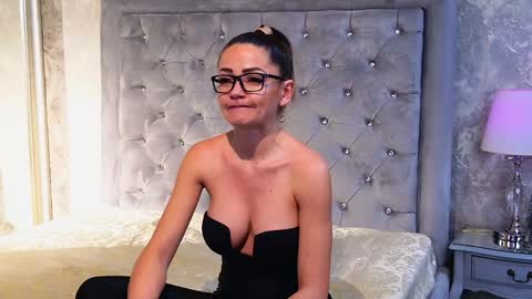 Snapshot of donna_klein chatting on December 2024 01:04:02 AM Donna online show from December 2024 01:04:02 AM