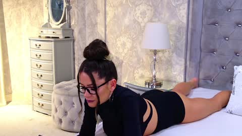 Snapshot of donna_klein chatting on January 2025 10:38:01 PM Donna online show from January 2025 10:38:01 PM