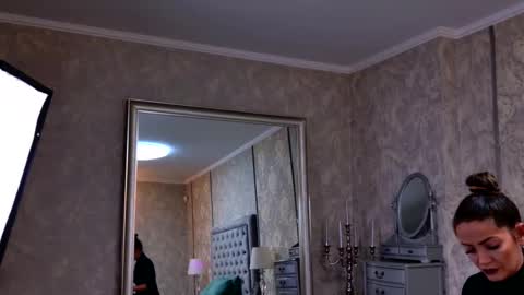 Snapshot of donna_klein chatting on November 2025 07:07:02 PM Donna online show from November 2025 07:07:02 PM