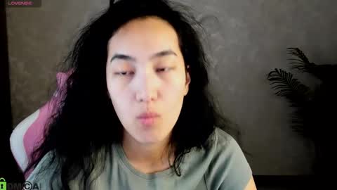 Aura online show from November 2025 12:49:01 AM