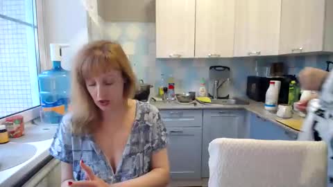 Snapshot of donnalimadonna chatting on December 2024 07:52:02 AM Tatiana 43 curvy sexy body and Joanna redhead 39 years online show from December 2024 07:52:02 AM