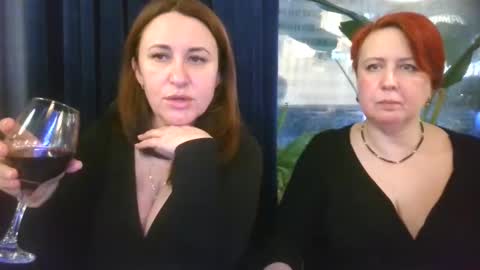 Snapshot of donnalimadonna chatting on January 2025 02:56:02 PM Tatiana 43 curvy sexy body and Joanna redhead 39 years online show from January 2025 02:56:02 PM