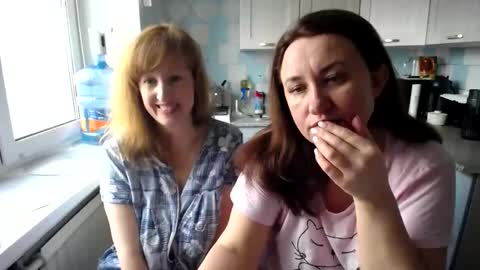 Snapshot of donnalimadonna chatting on March 2025 09:29:01 AM Tatiana 43 curvy sexy body and Joanna redhead 39 years online show from March 2025 09:29:01 AM