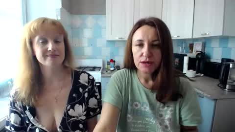 Snapshot of donnalimadonna chatting on September 2025 07:52:01 AM Tatiana 43 curvy sexy body and Joanna redhead 39 years online show from September 2025 07:52:01 AM
