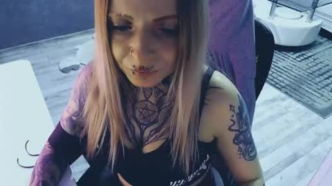 DonnaLive online show from April 2026 10:15:02 PM